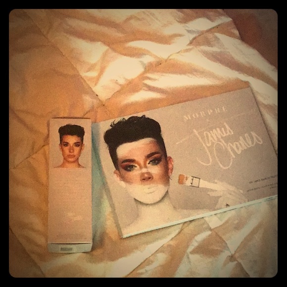 Makeup - Picture 1 of 1